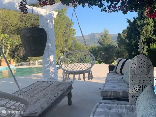 Villa12 huren in Spanje, Costa Blanca, Alcalali - villa Met gemiddeld 300 dagen zon per jaar kan een schaduwrijk plekje best aangenaam zijn.