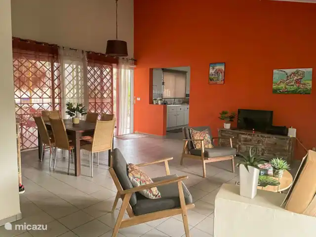 Villa Leguano Julianadorp Curaçao huren in Curaçao, Curacao-Midden, Julianadorp - vakantiehuis We hebben beschikbaar in de villa: snel internet, stille inverter-airconditioners in alle slaapkamers, US 110V en Europese 220V stopcontacten en adapters, curaçao reisgids en activiteitenbrochures, onze persoonlijke lijst met favoriete stranden, strandclubs, restaurants etc.