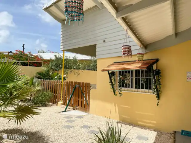 Villa Leguano Julianadorp Curaçao huren in Curaçao, Curacao-Midden, Julianadorp - vakantiehuis Hier kom je binnen in de achtertuin