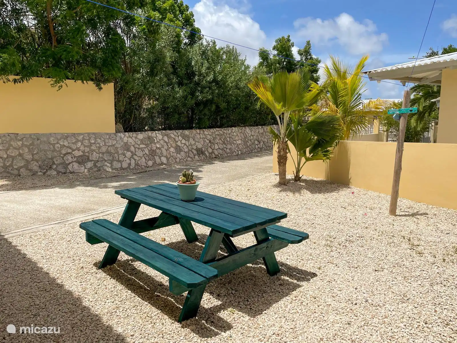 Here you will arrive at the villa