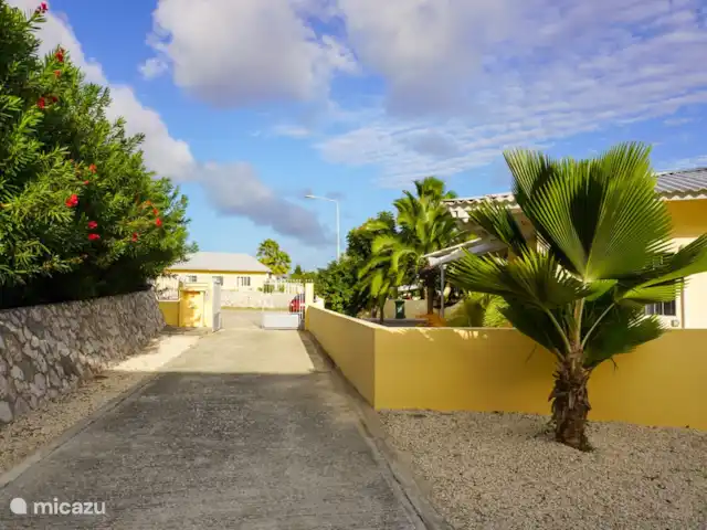 Villa Leguano Julianadorp Curaçao huren in Curaçao, Curacao-Midden, Julianadorp - vakantiehuis De villa heeft een ruime oprit met parkeergelegenheid