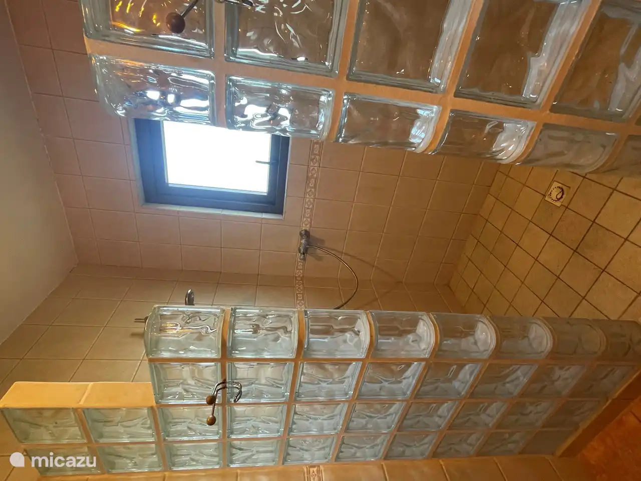 Badezimmer mit Doppeldusche