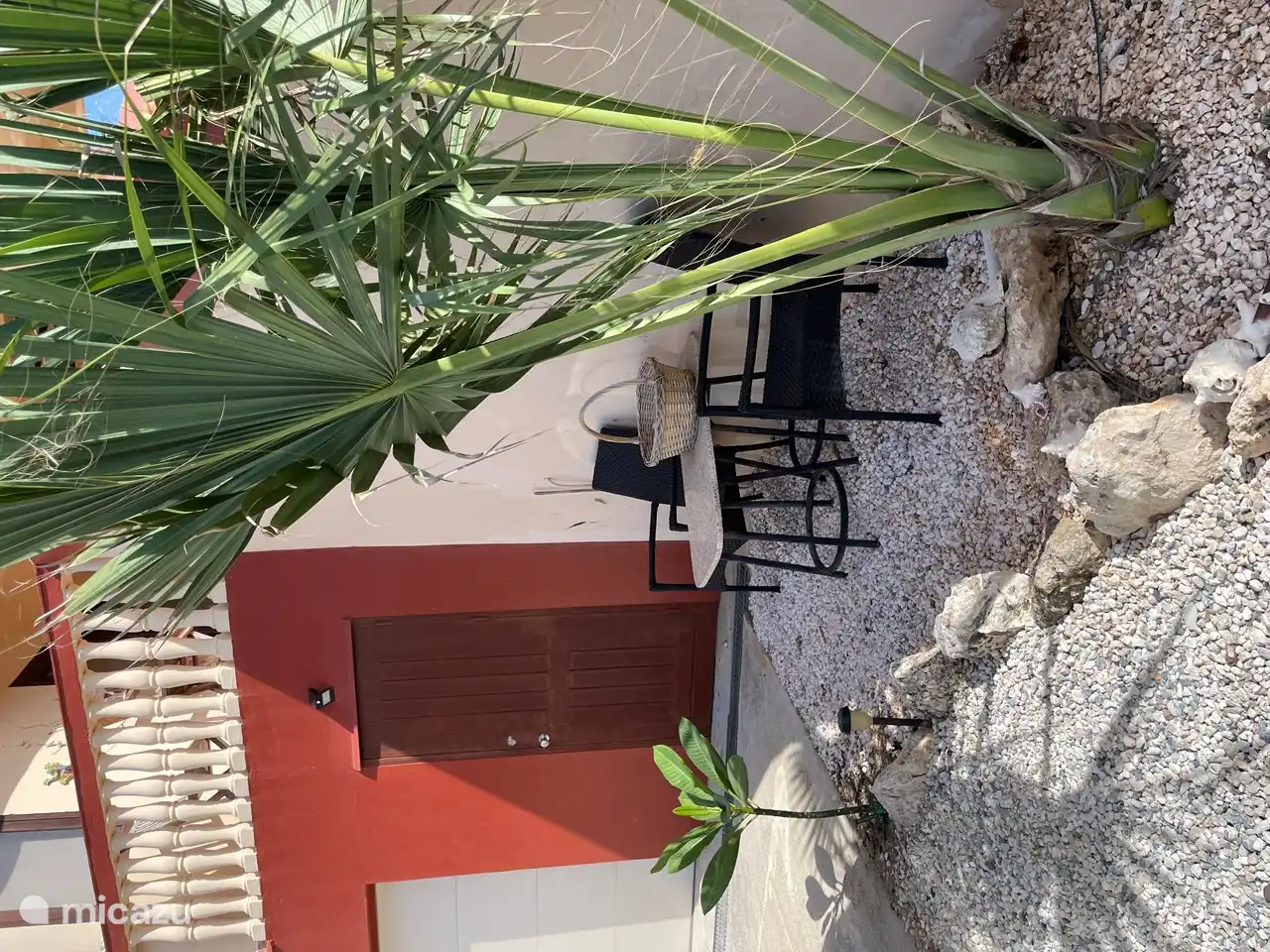 Eingang von Studio 2 (choco) mit privater Terrasse