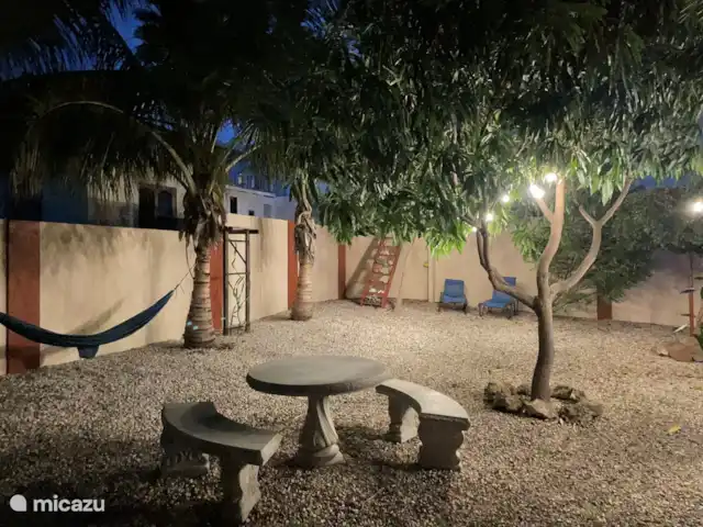 Casa Aruba Studio | Aruba, Nord, Alto Vista - appartement Jardin communal éclairé la nuit