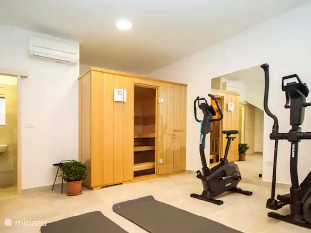 Villa Arina | Croatie, Dalmatie, Omis - villa Salle de fitness au sous-sol avec douche et toilettes.