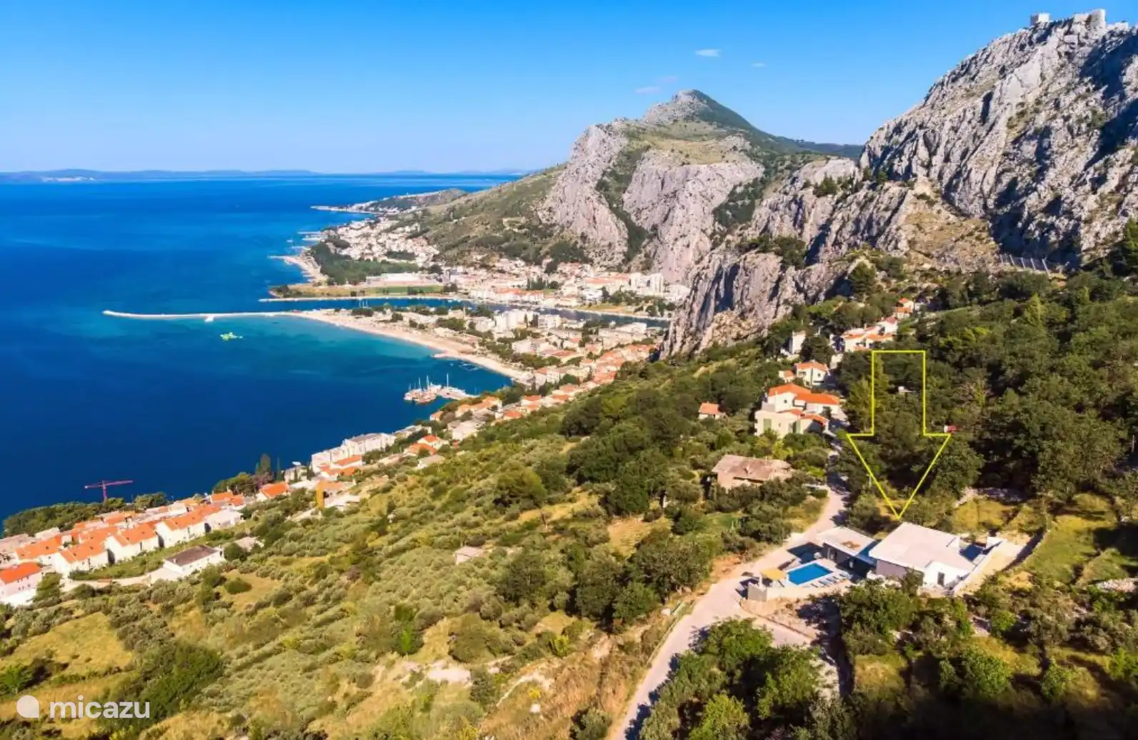 La residencia se encuentra cerca del nivel amarillo. 