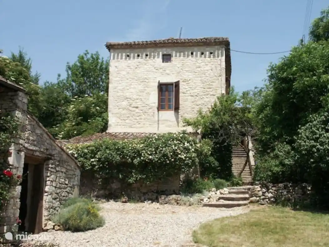 Vista frontal de la casa