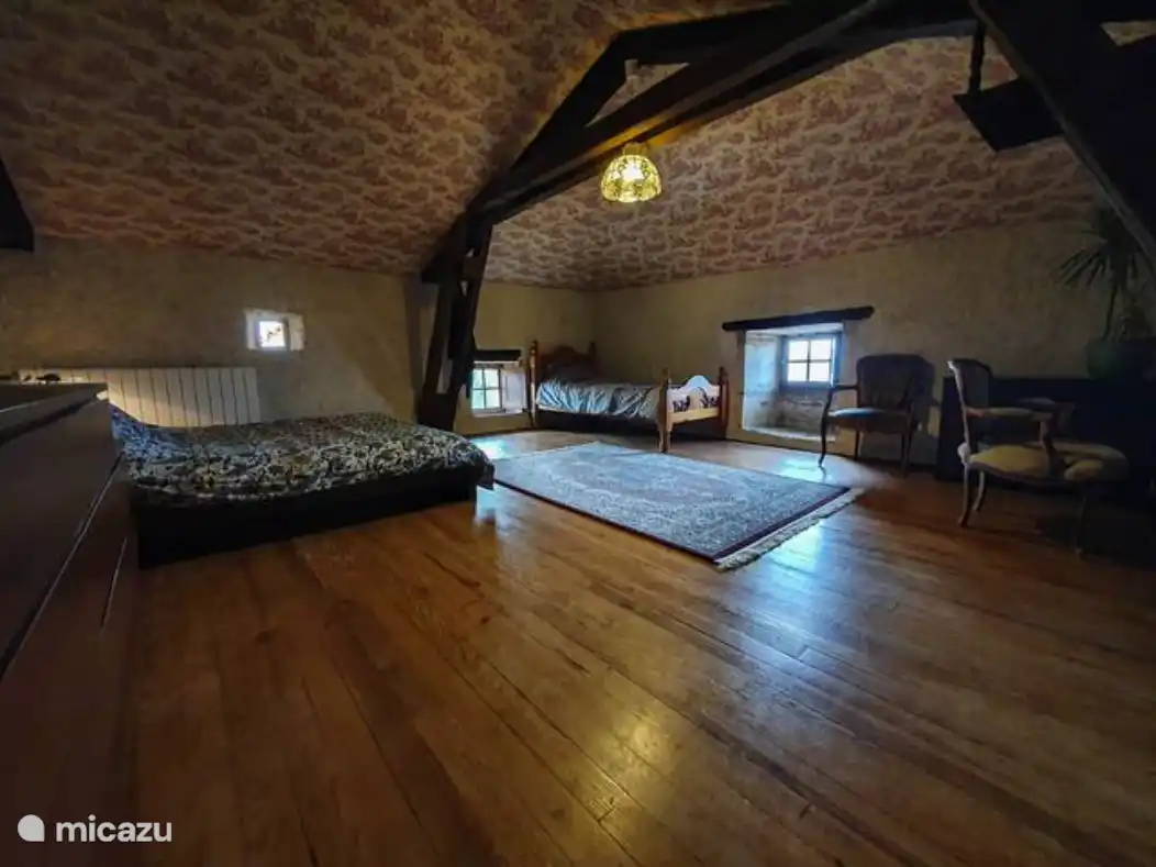 Dormitorio muy amplio en planta alta.