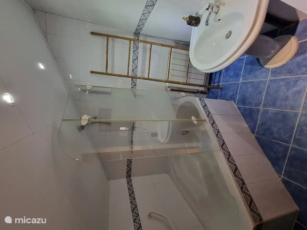 Baño desde un ángulo diferente.