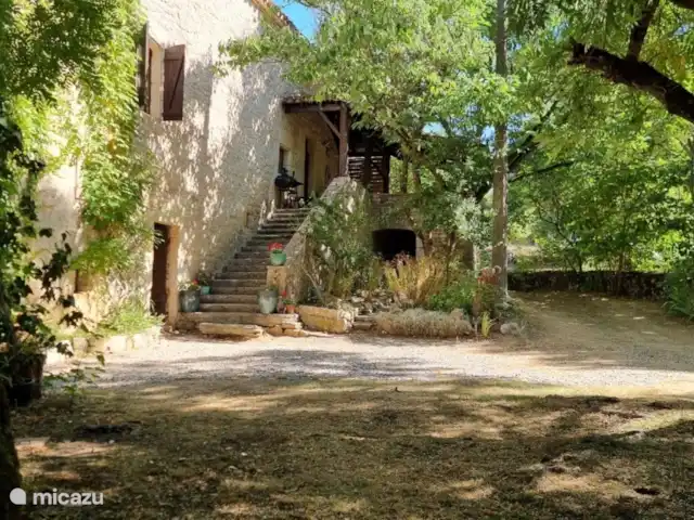 L’ancienne ferme de Goth | France, Lot, Serignac - maison de vacances Escalier menant à la maison/terrasse