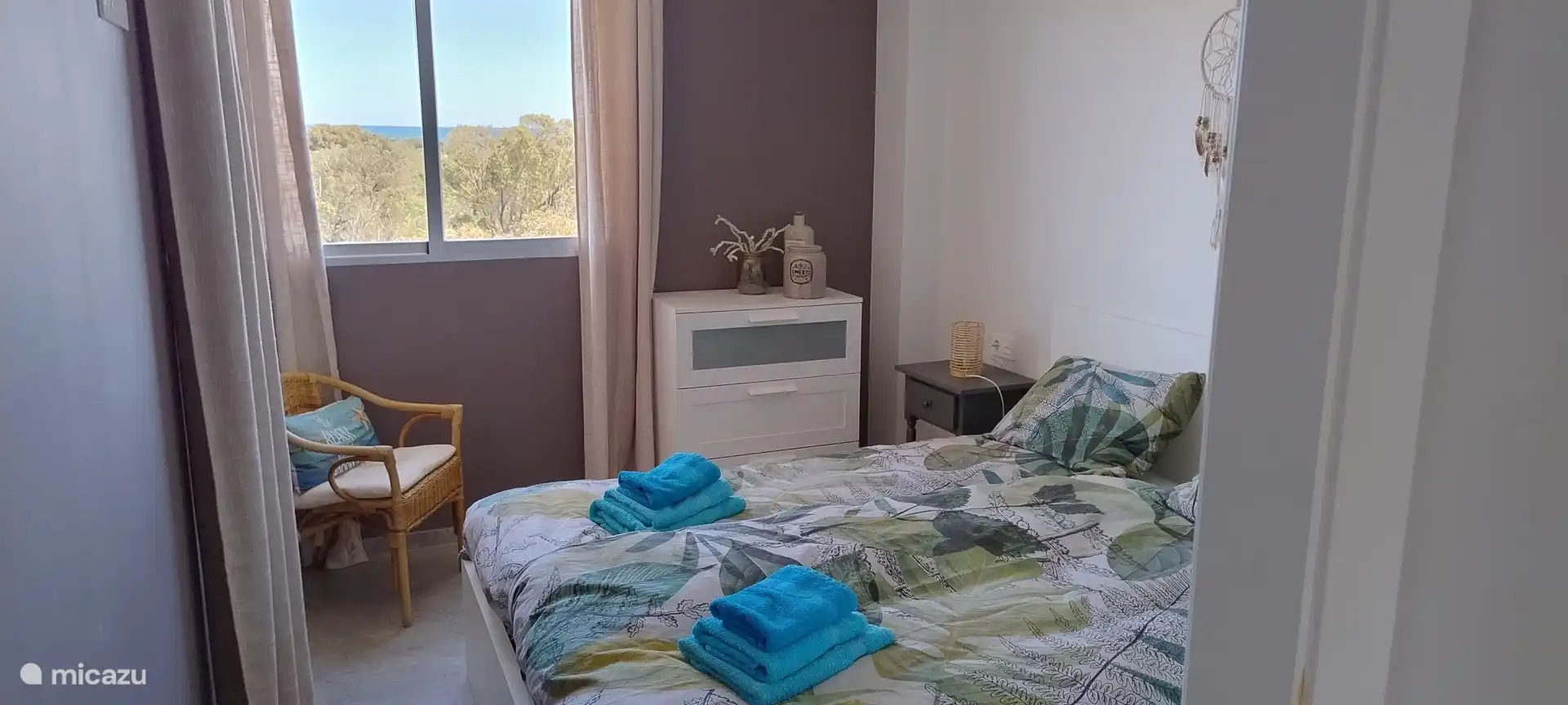 Chambre parentale avec une vue magnifique sur la terrasse et les dunes 