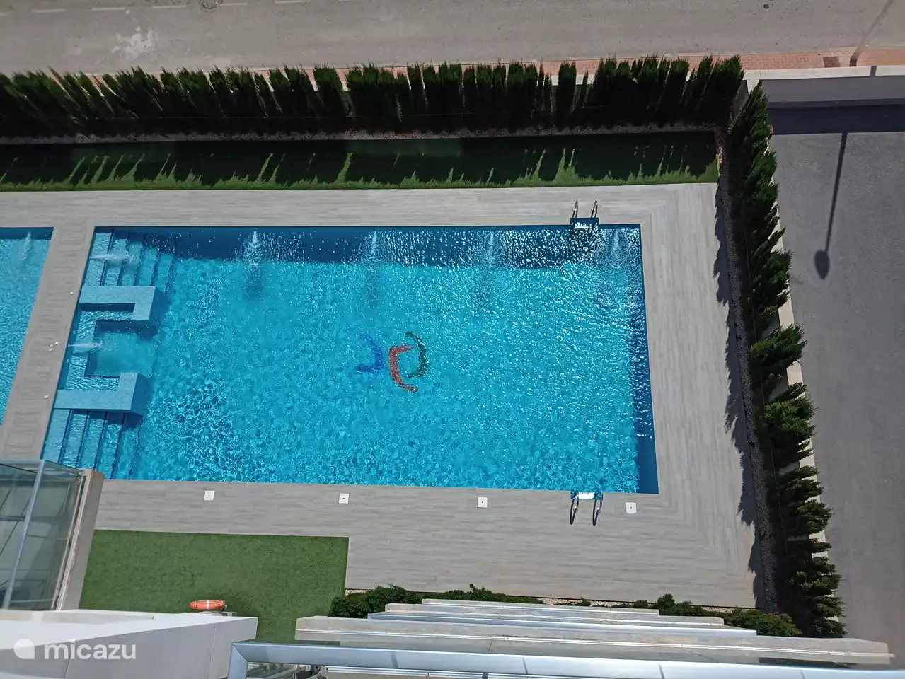 vue piscine depuis notre terrasse