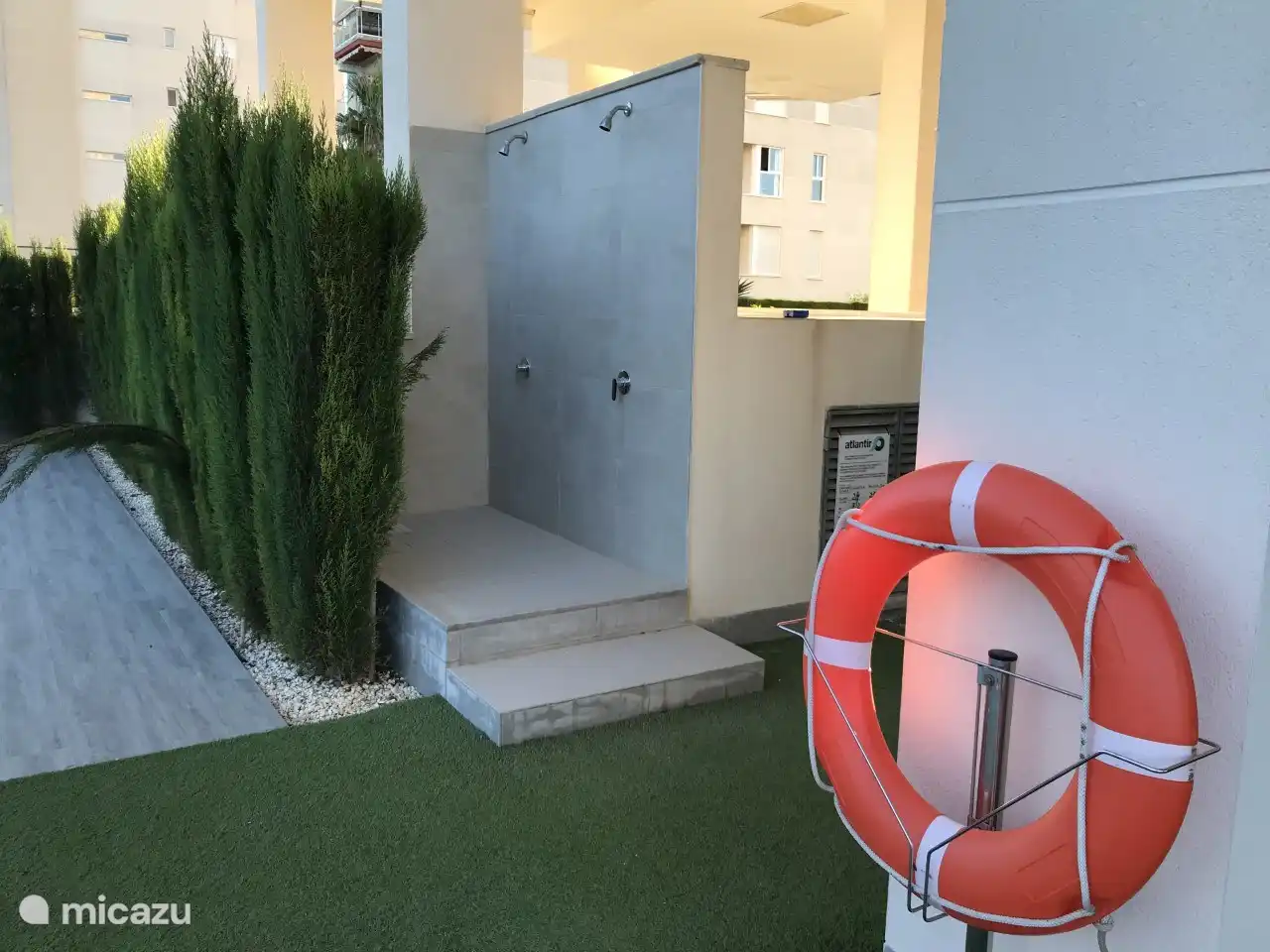 douches à la piscine