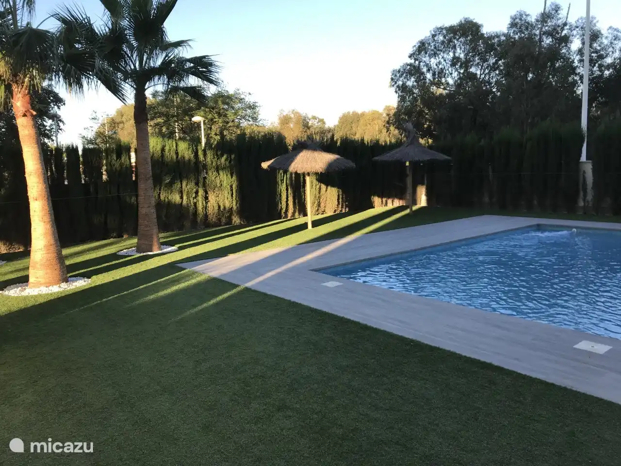 aussi assez d'endroits ombragés à la piscine