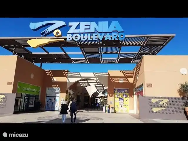 Le plus grand centre commercial de la Costa Blanca
le boulevard Zenia avec plus de 150 boutiques, restaurants et un parking gratuit dans le garage souterrain