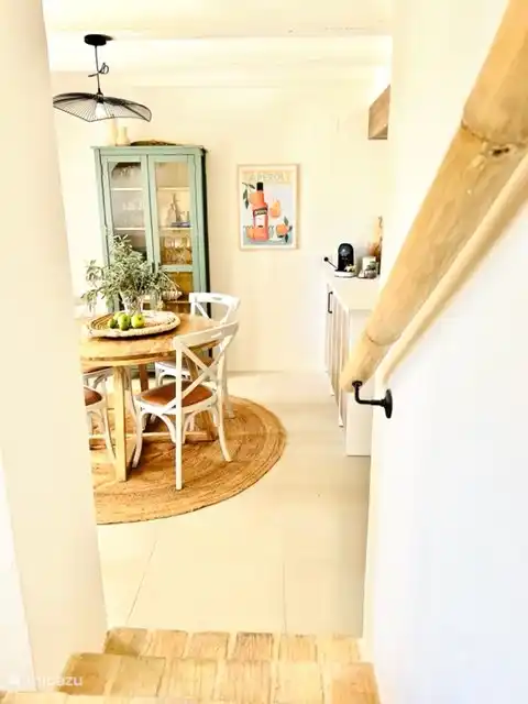 The staircase with real, old Valencian tiles is certainly one of the eye-catchers in the house.