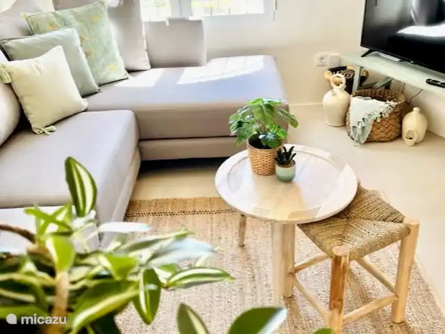 Casa Lina * Los Lagos/ Bohostyle | Espagne, Costa Blanca, Jávea - maison mitoyenne Le coin TV cosy avec TV écran plat (Tv Vlaanderen, VTM Go, Netflix...) Il y a aussi un Chromecast pour diffuser vos programmes préférés.
Le WiFi est rapide et de bonne qualité.