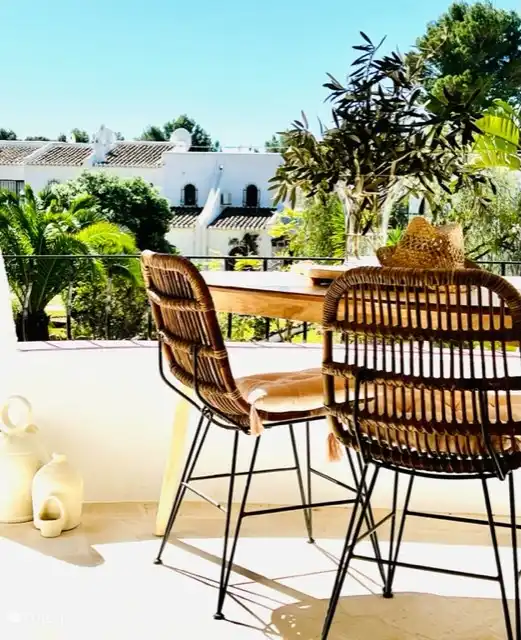 The terrace is equipped with a dining table for 5 people, a lounge corner with fluffy cushions and a storage cupboard for sunscreen, magazines.... :-) 