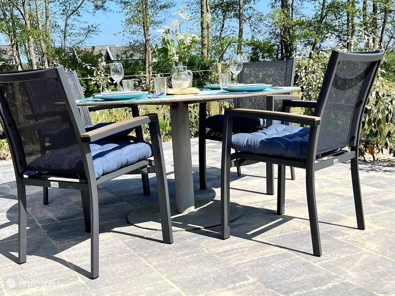 Frühstücken, Mittag- und/oder Abendessen im Freien mit Panoramablick