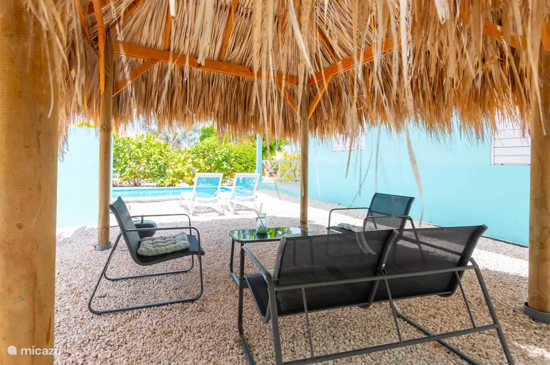 Schöner Sitz unter der Palapa im Wind! 