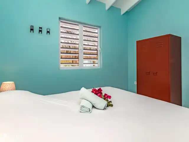 Kas Akwamarin *Beveiligd Resort* huren in Curaçao, Banda Abou (west), Fontein - vakantiehuis Masterbedroom heerlijk op de wind