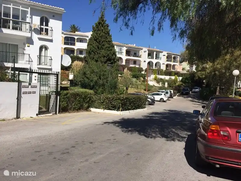 Calle Yas Yucas 1 , entrada al apartamento Stella Blanca 8b