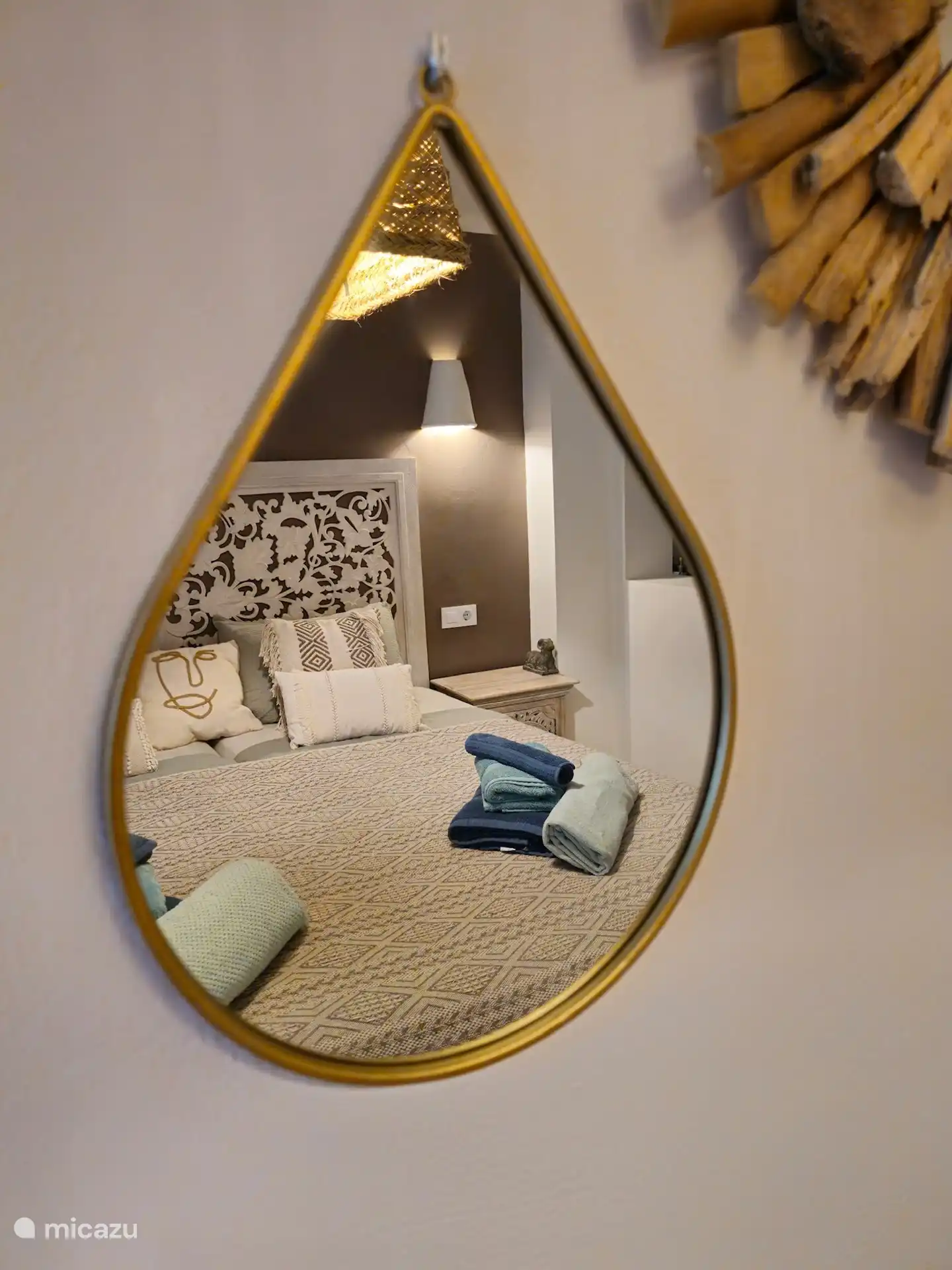 Luxuriöse Bettwäsche auf jedem Bett