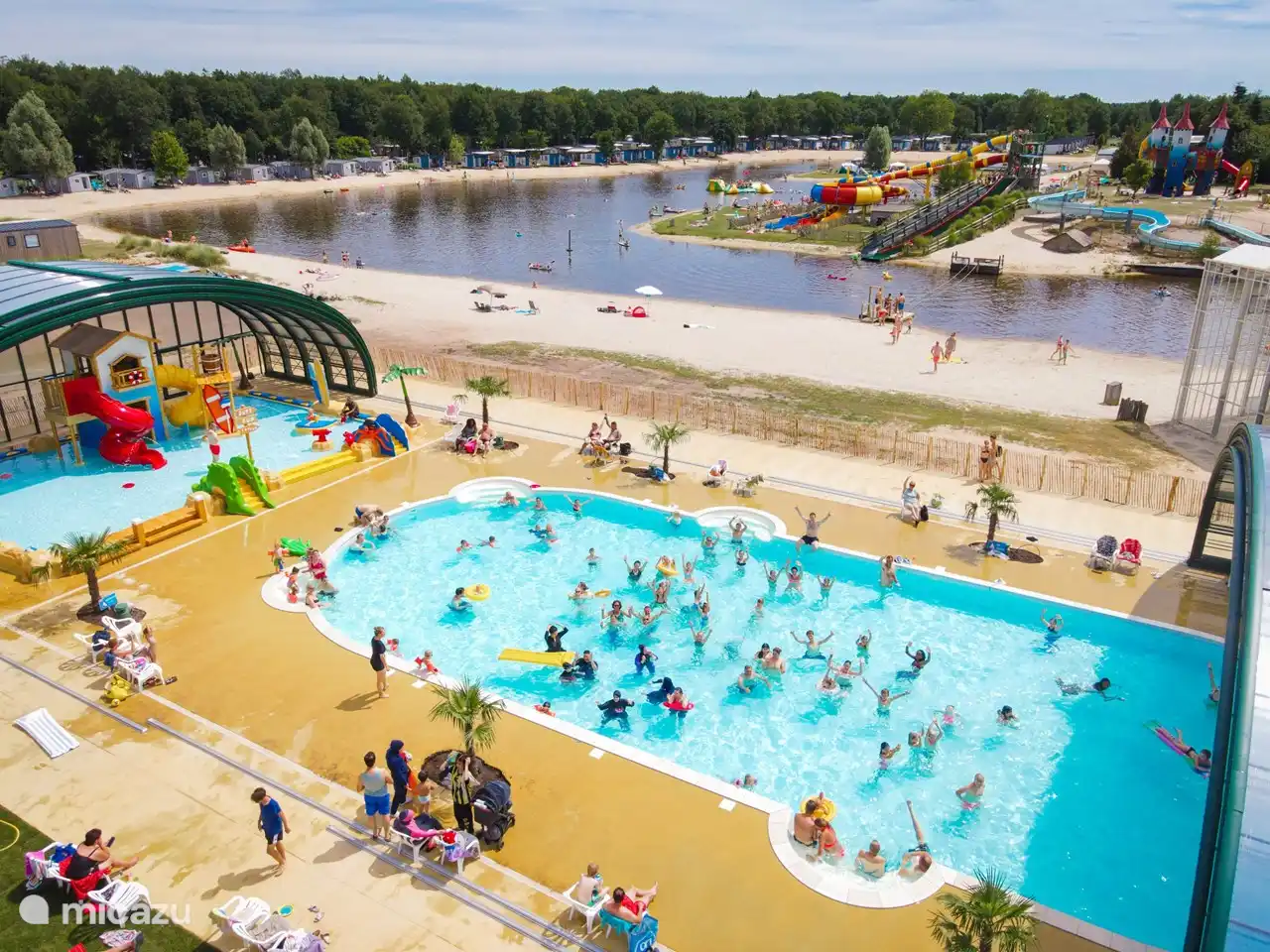 piscine et plan d'eau à proximité de Capfun