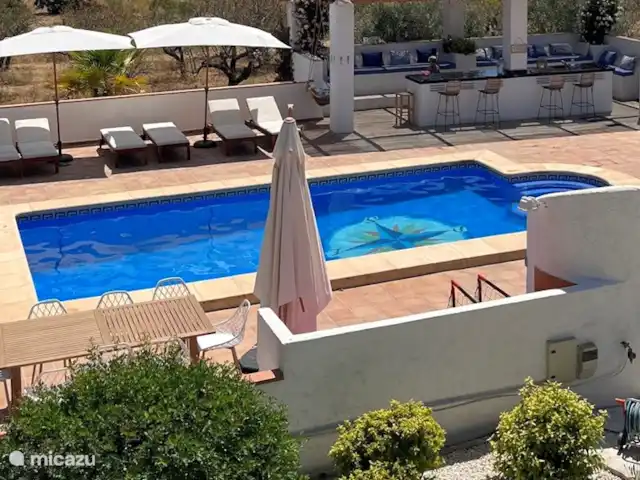 Fietsen, Spanje, Costa Blanca, Benissa, villa Casa Lucia  Zwembad met ligbedden