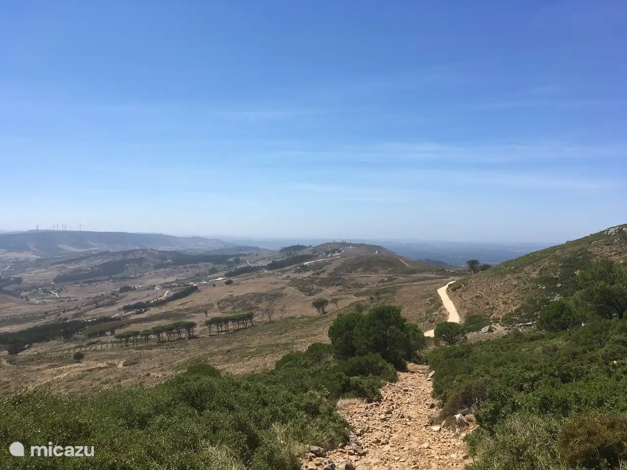 Een prachtige wandeling op de Montejunto. Goede wandelschoenen aandoen, het is rotsachtig.