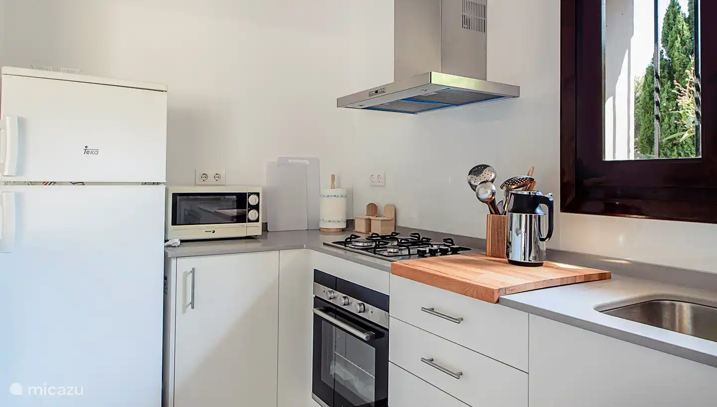 Voll ausgestattete Küche