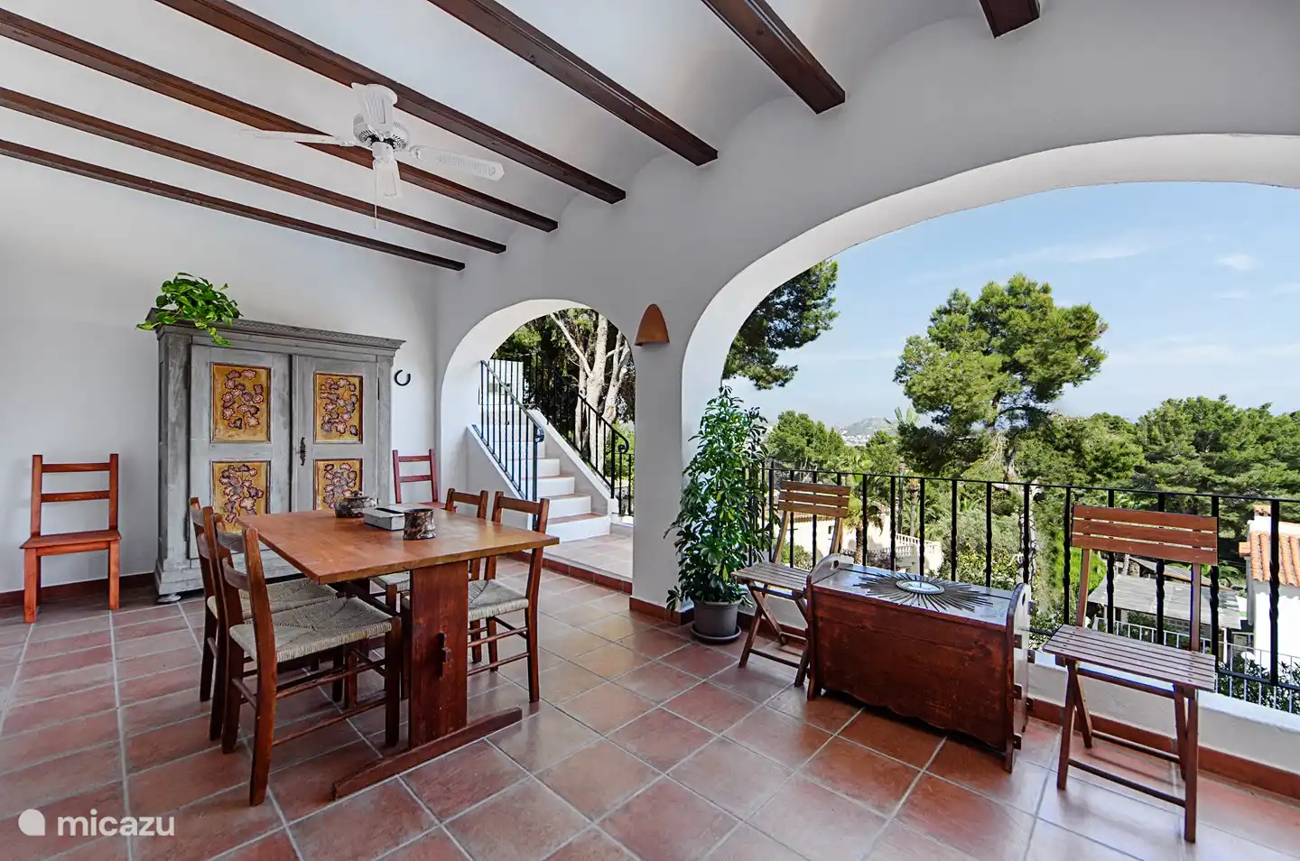 Balkon mit Zugang zur Dachterrasse