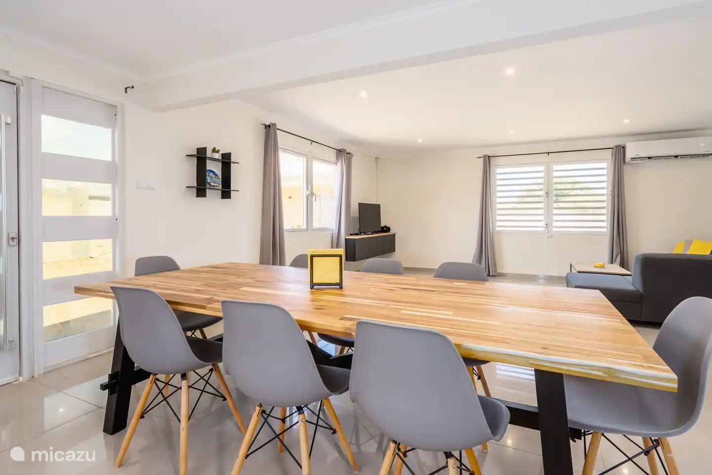 Eetgedeelte woonkamer - - Villa kenepa