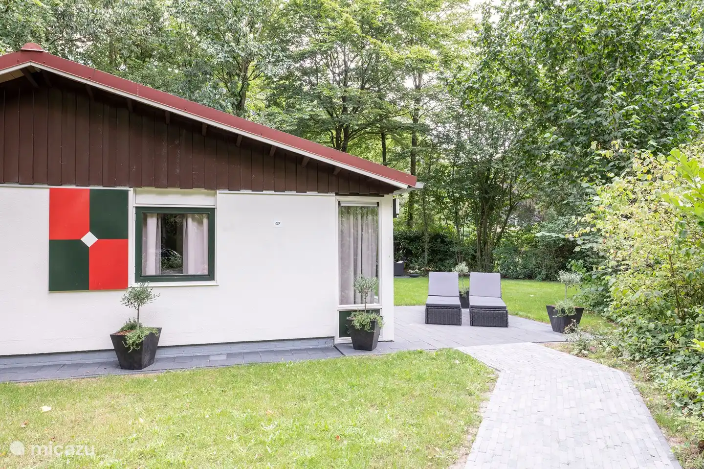 Front with terrace and sunbeds House is hidden and far from the road so lots of privacy