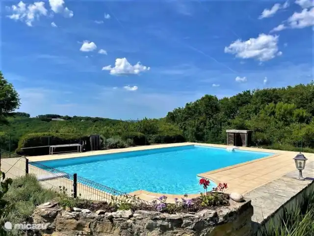 La Bergerie | France, Lot, Thédirac - maison de vacances La piscine du Camping Lagoudalie à Dégagnac. En tant que locataire de la maison, vous pouvez nager ici gratuitement. Le camping est à seulement 8 minutes en voiture de la maison.