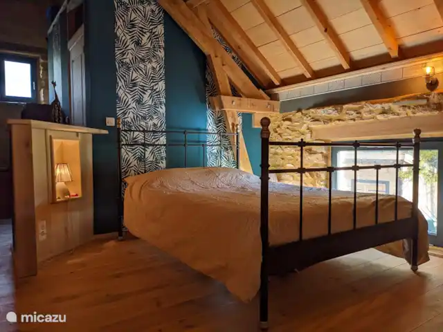 La Bergerie | France, Lot, Thédirac - maison de vacances Le coin nuit avec lit double au premier étage.