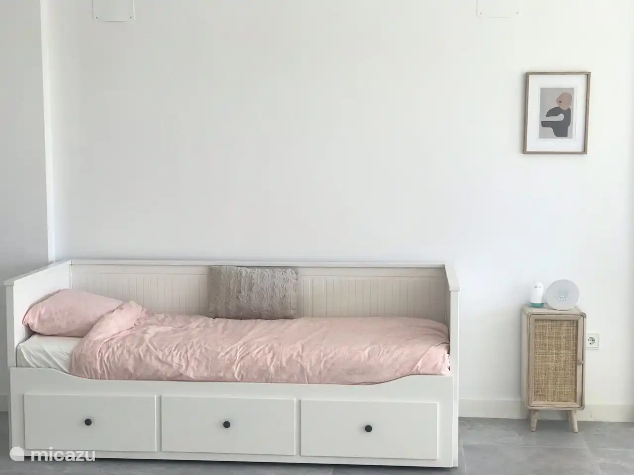 Pull-out bed open to downstairs bedroom