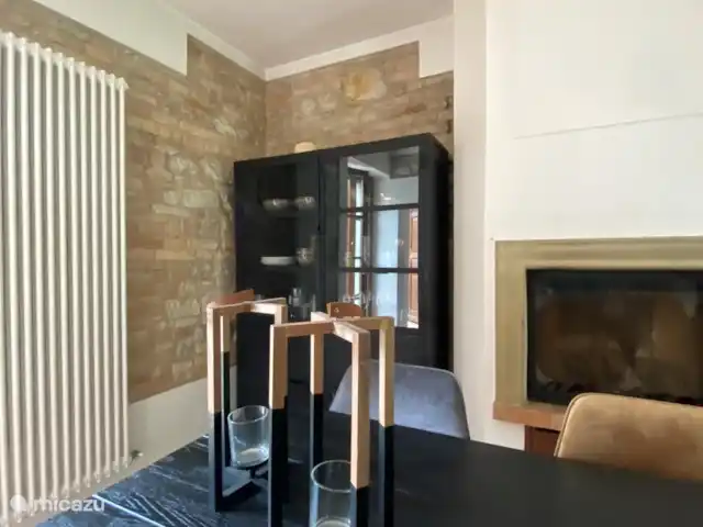 Location de Vacances Italie, Marche, Serrungarina, maison de vacances - Maison de Picchio Armoire de service