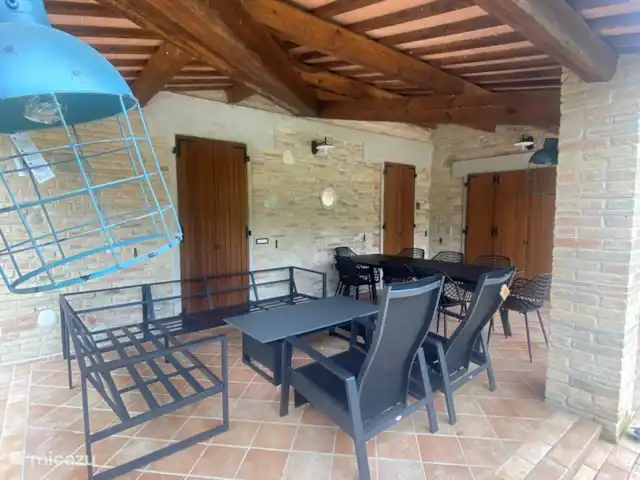 Location de Vacances Italie, Marche, Serrungarina, maison de vacances - Maison de Picchio Portique avec salon