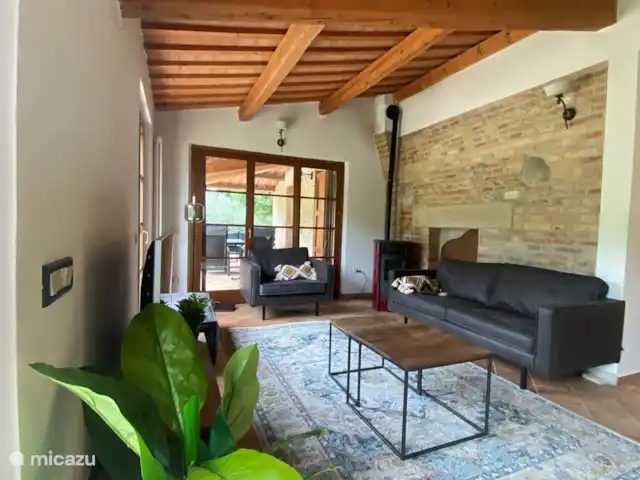 Location de Vacances Italie, Marche, Serrungarina, maison de vacances - Maison de Picchio Séjour avec coin salon
