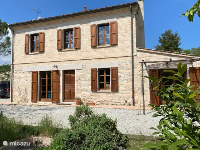 Location de Vacances Italie, Marche, Serrungarina, maison de vacances - Maison de Picchio Maison avant