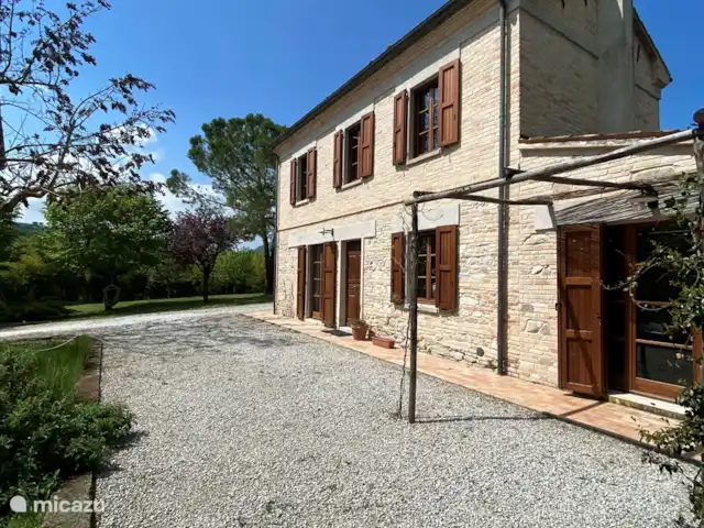 Location de Vacances Italie, Marche, Serrungarina, maison de vacances - Maison de Picchio Maison avant