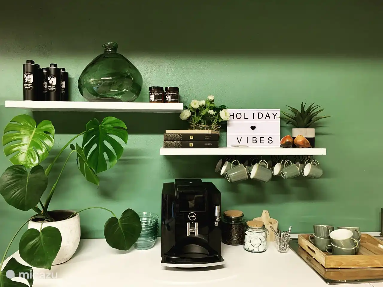 Aufenthaltsraum mit Büchern, Spielen, Spielzeug, Waschmaschine und Trockner, Selbstbedienungsbar, lokale Produkte