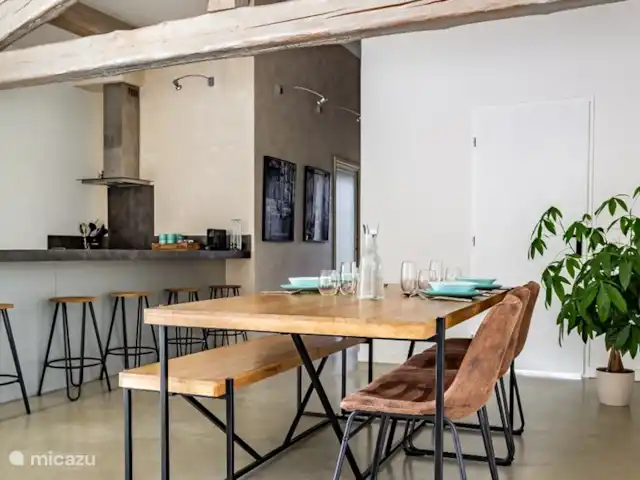 Mas Saint-Michel d'Euzet - Magnolia en Francia, Gard, Saint-Michel-d'Euzet - casa rural / cabaña mesa de comedor/cocina