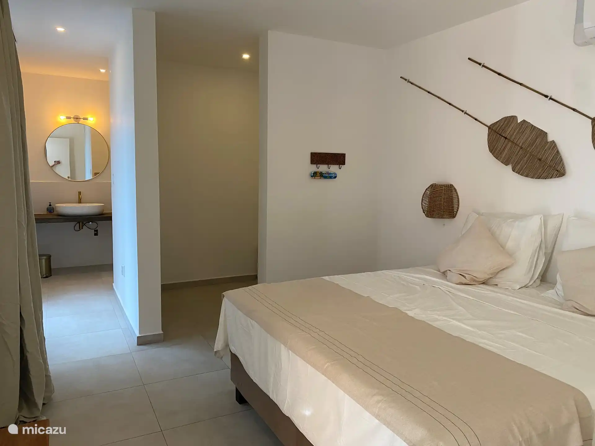 Slaapkamer Abou met badkamer en suite