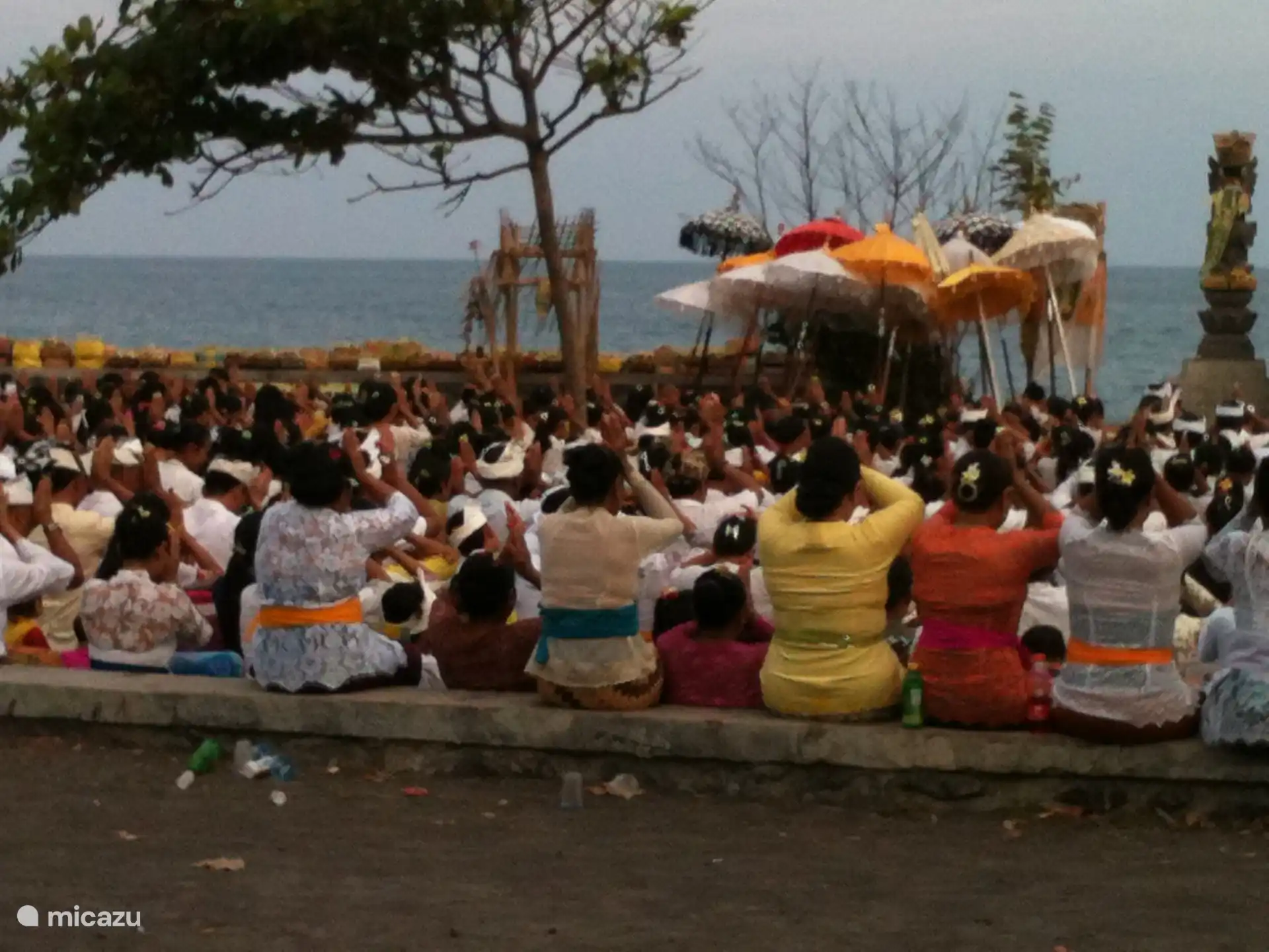 Zeremonie am Strand von Jastri