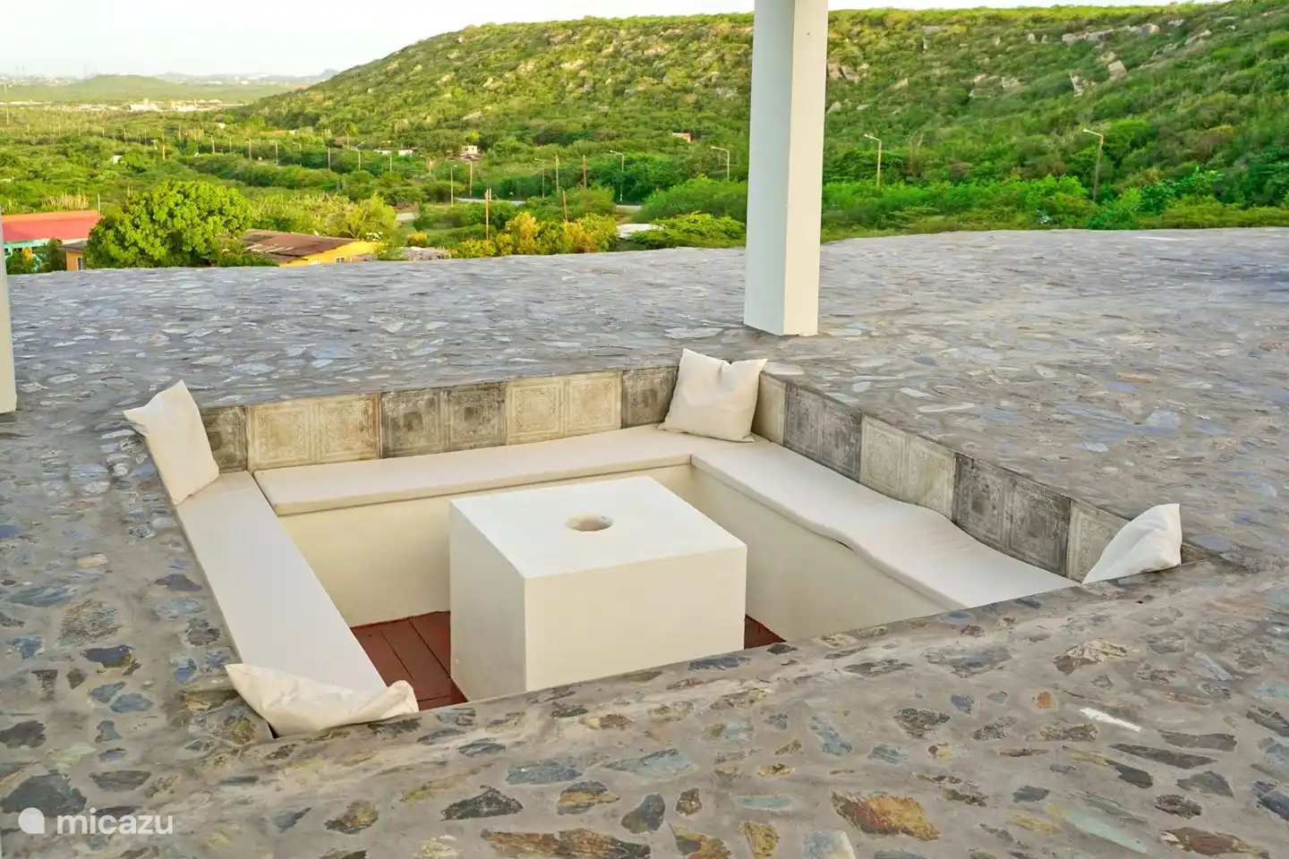 Eine weitere Lounge bedeutet zwei. Einer links einer rechts