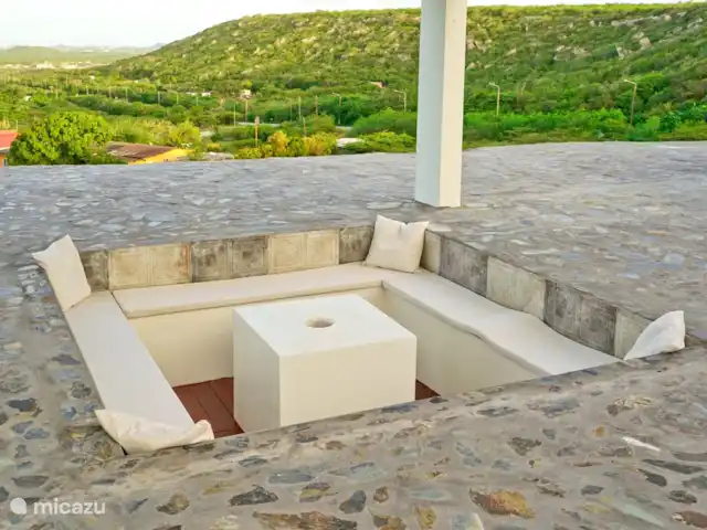 Chong’s Villa huren in Curaçao, Banda Abou (west), Grote Berg - villa Nog een lounge er zin twee. Een links een rechts