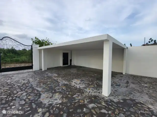 Chong’s Villa huren in Curaçao, Banda Abou (west), Grote Berg - villa Garage voor 2 autos