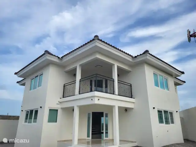 Chong’s Villa huren in Curaçao, Banda Abou (west), Grote Berg - villa Voorkant van de villa.